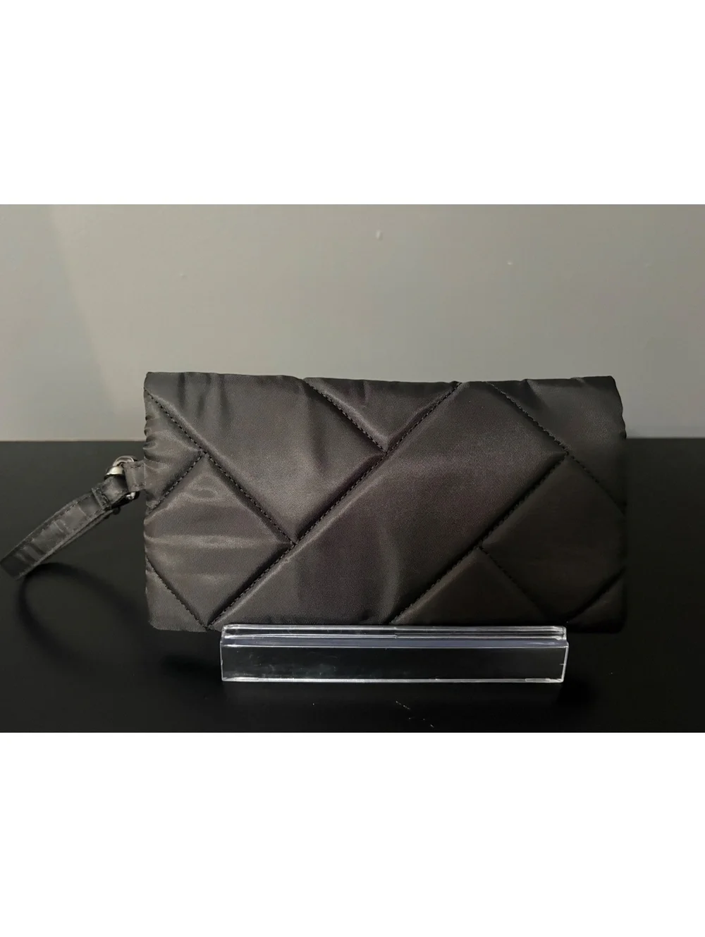 Lug Sway Quilted Pouch Wristlet Metallic Black Plaid Lining